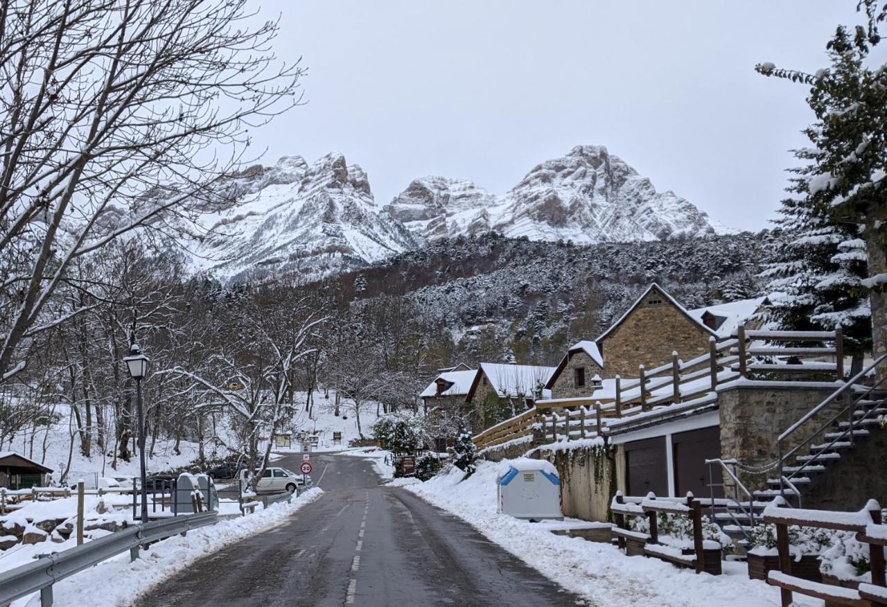 Nornore: Casa Especial En La Montana Hébergement de vacances Piedrafita de Jaca